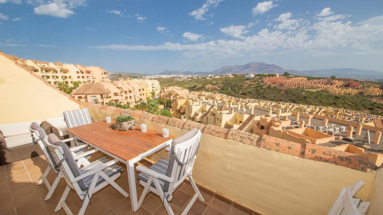 Duquesa Village 16,62,32 Манилва Екстериор снимка
